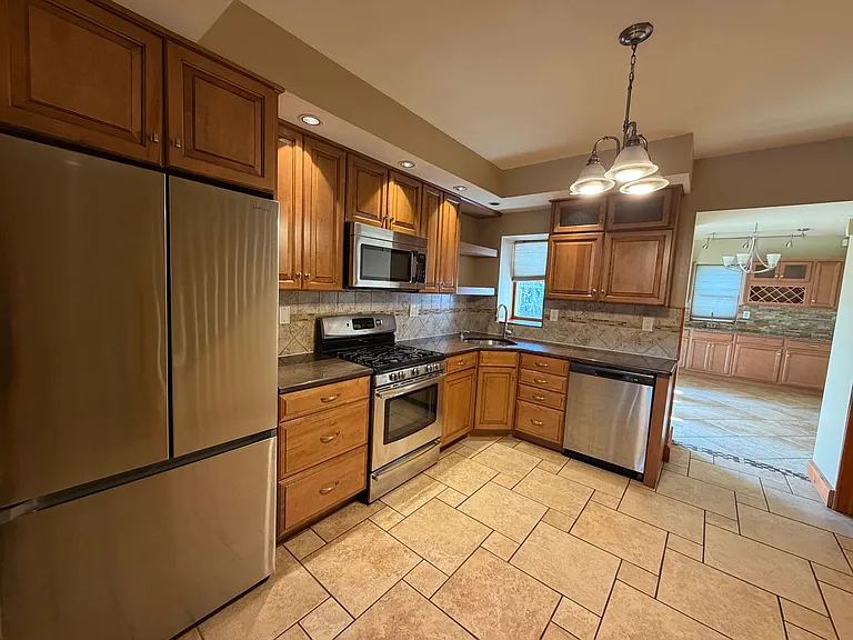 214 Grape St — Photo 6