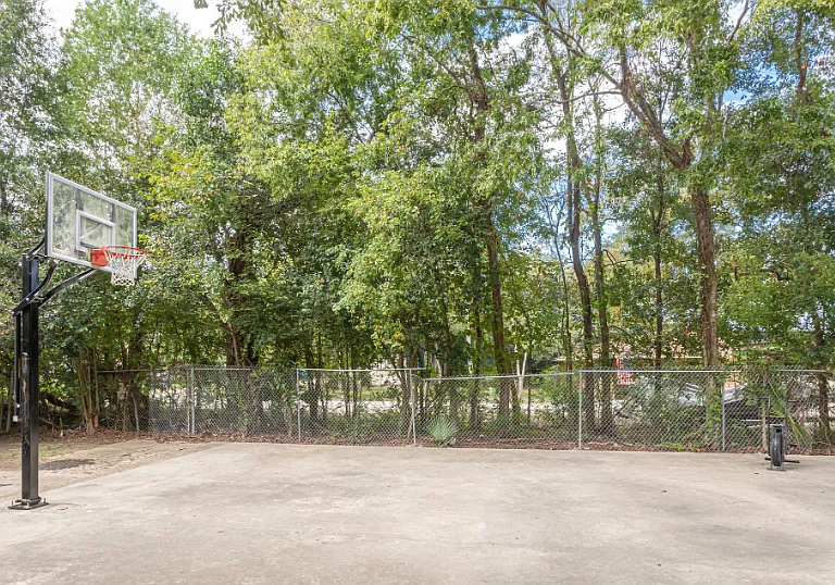 Cedarwood Apartments — Photo 1