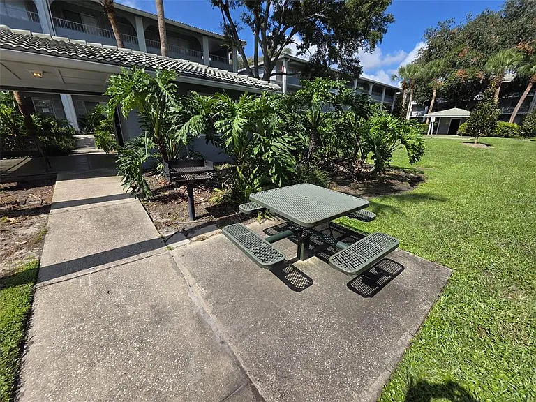 139 Oyster Bay Cir #220 — Photo 26