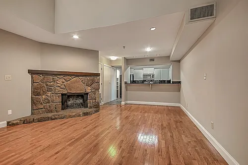 109 Beechnut St #4 Photo 1
