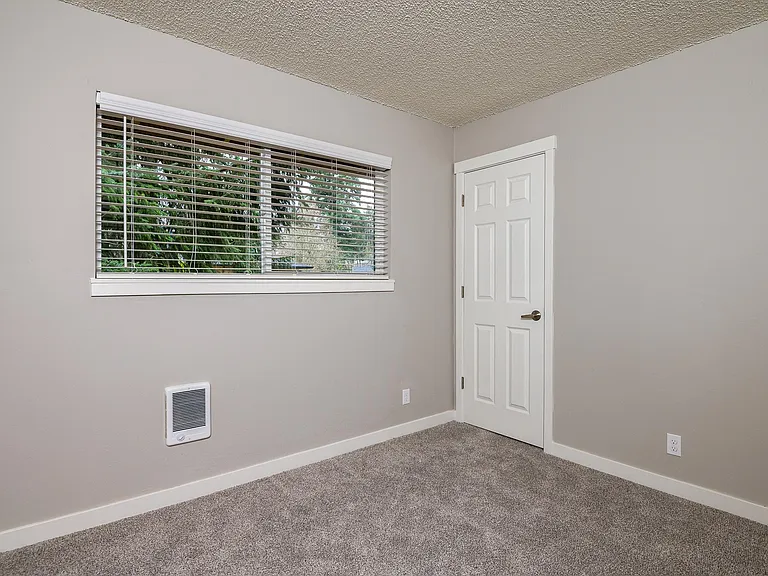 The Hideaway | Bedroom with Wall to Wall Carpet