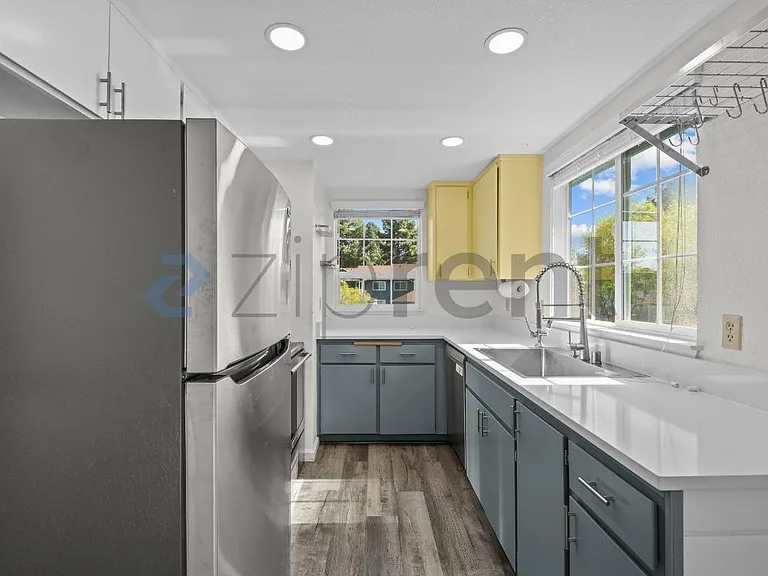 1894 Shirley Dr — Photo 8