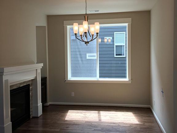 4th image of 1524 246th Ave NE