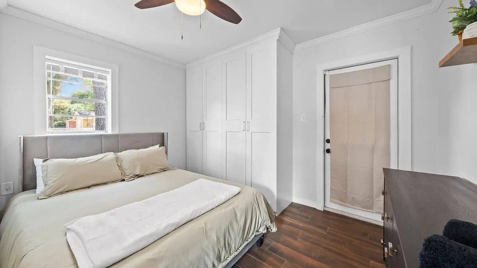 1 bed, 1.0 bath, $2,202 — Photo 3