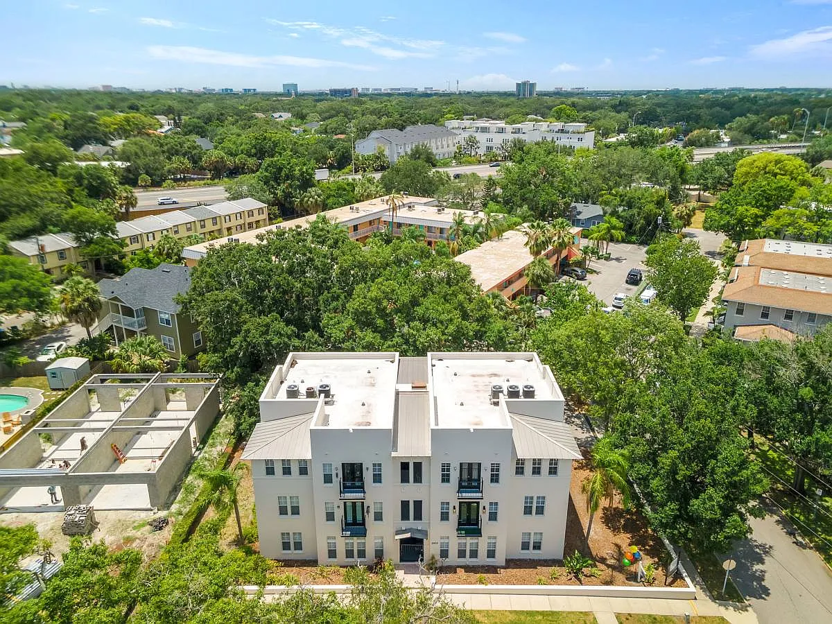 Building Photo - 2405 W Texas Ave