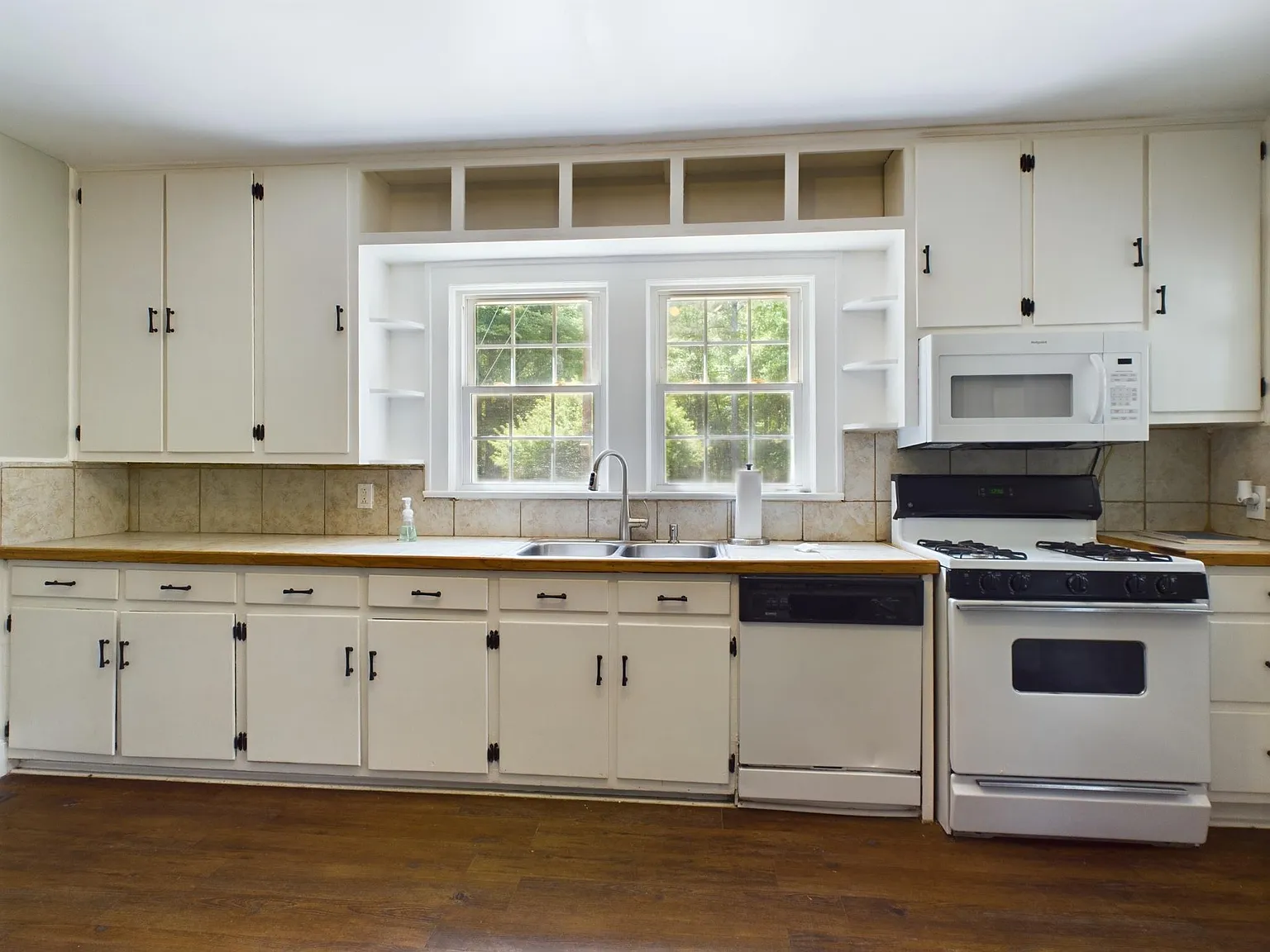 3 bed, 2.5 bath, 1718 sqft, $2,250 — Photo 3