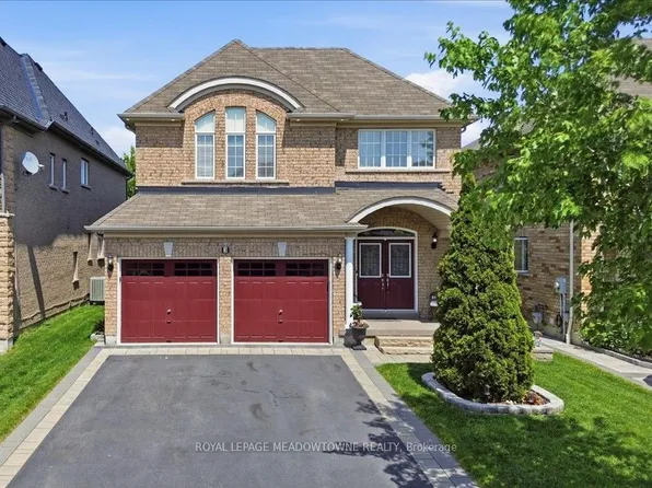 3 Saint Philip Ct, Whitby, ON L1P 0A5