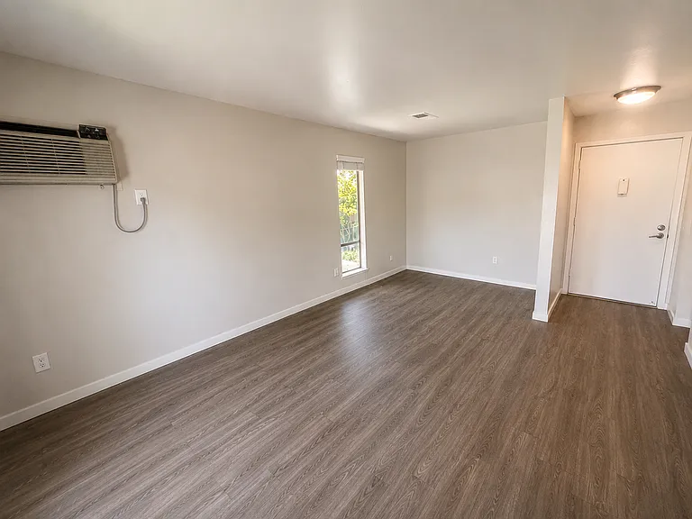 Riverbend Apartments — Photo 41