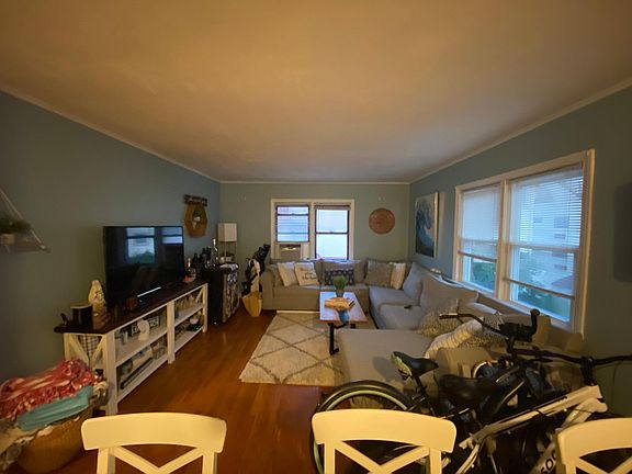 2nd image of 600 E Broadway APT 2