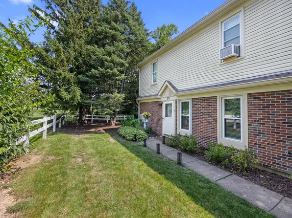 251 University Ln, Elk Grove Village, IL 60007