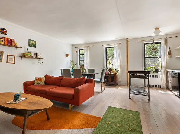 192 E 8th St APT 1B, Brooklyn, NY 11218