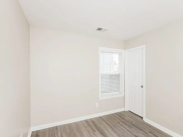 1818 Jefferson Ave — Photo 15