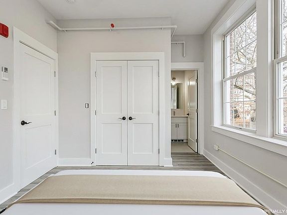 5th image of 49 Beekman Ave #4
