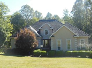 182 Whispering Ln, Fayetteville, WV 25840