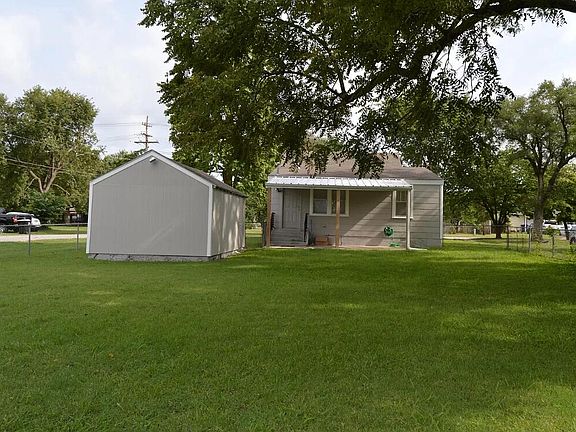3rd image of 1045 N Dickerson Avenue
