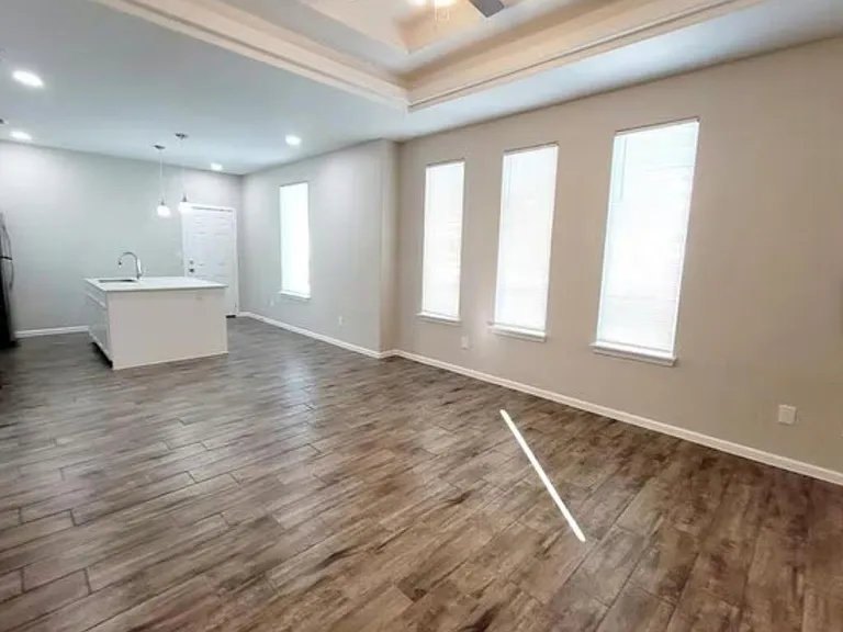1304 Petri Dr — Photo 2