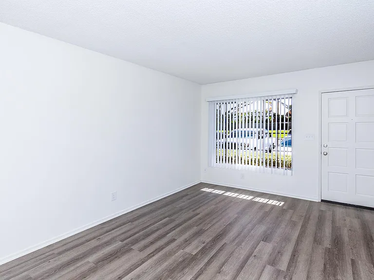 Buena La Vista Apartment Homes — Photo 49