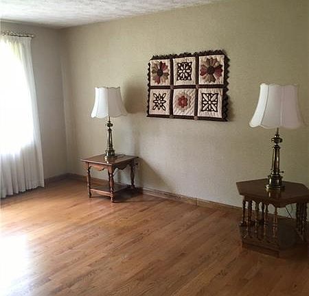 2nd image of 2948 Abbey Ln