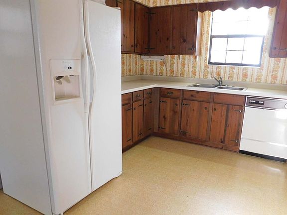 3rd image of 276 SE Jonathan Way