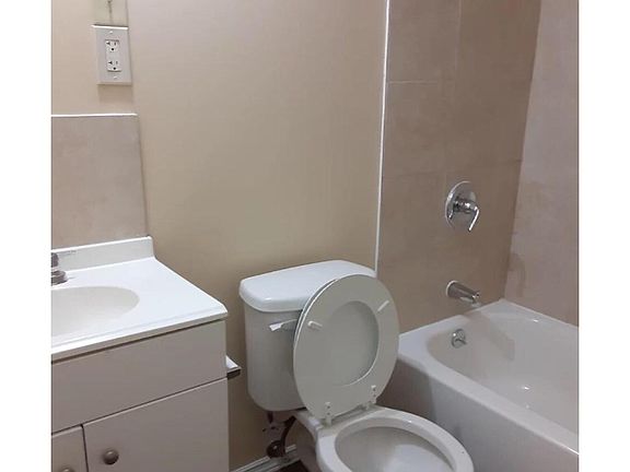 3rd image of 10017 N Lantana Ave