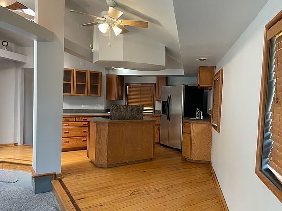 4th image of 447 Niagara St