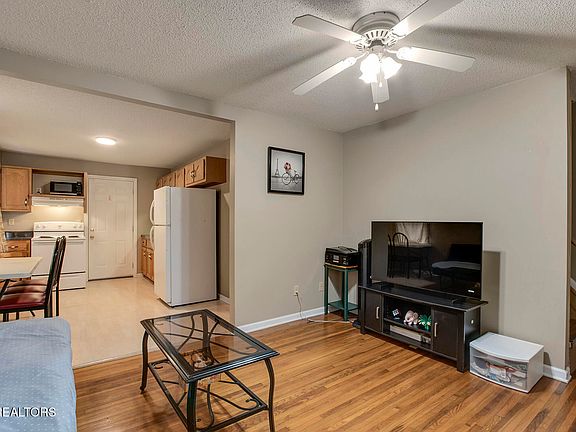5th image of 438 Kingwood St