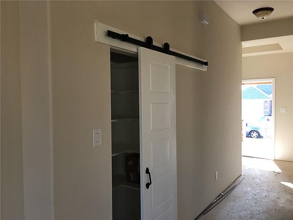 2nd image of 4003 Kensington Dr