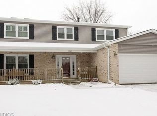 1245 W Dovington Dr, Hoffman Estates, IL 60169