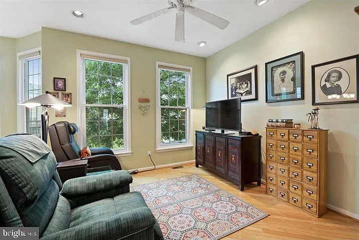 412 E Oakmeade Dr — Photo 12