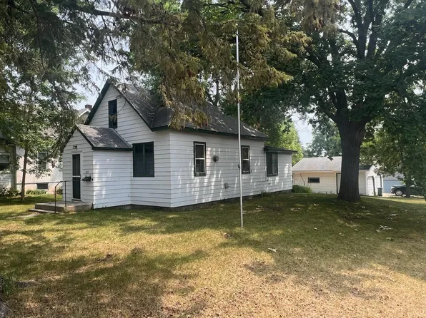 402 7th St NE, Staples, MN 56479