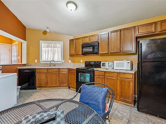 4th image of 6961 Ridgefield Dr