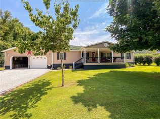 50 Field Crest Dr, Comfort, WV 25049