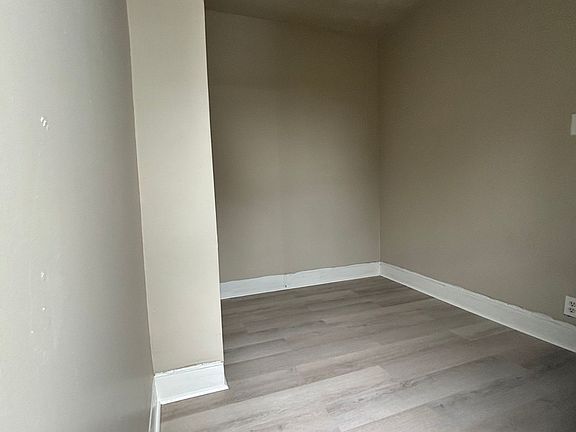 4th image of 1827 W Huntingdon St