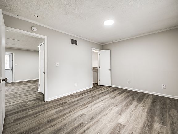 3rd image of 595 Betty St #11273261