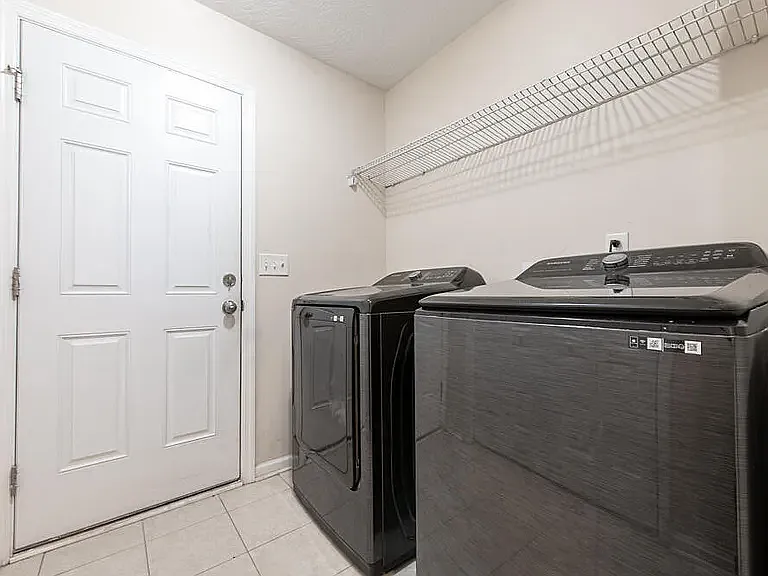 1473 Oxpens Rd — Photo 14