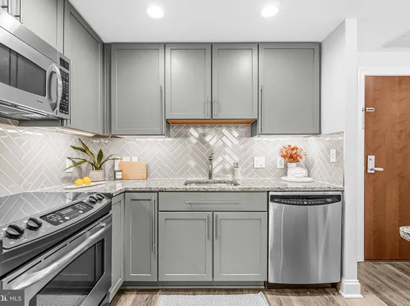 1020 N Highland St Unit 907, Arlington, VA 22201