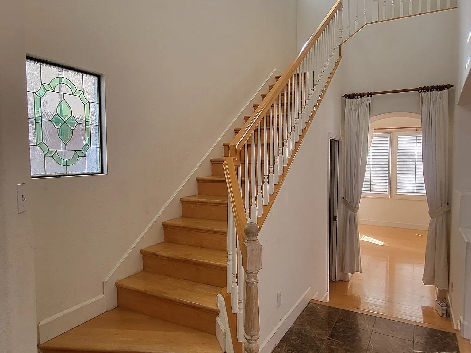 3 bed, 2.5 bath, 2468 sqft, $4,600 — Photo 2