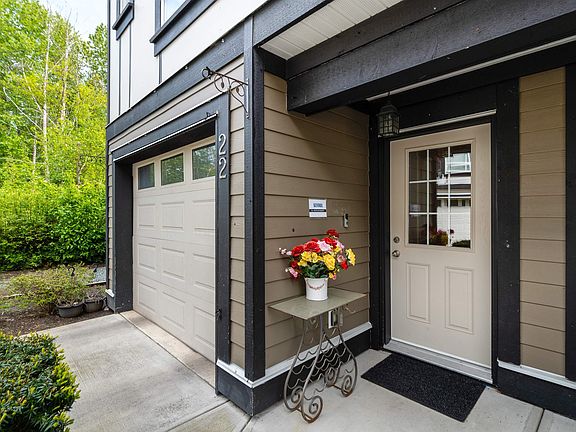4th image of 6378 142nd St #22