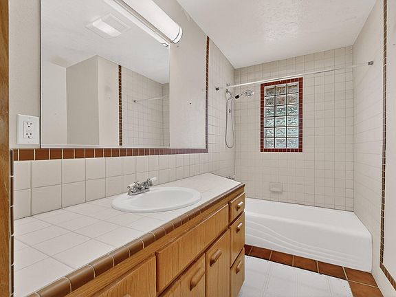 5th image of 202 Placitas Rd NE