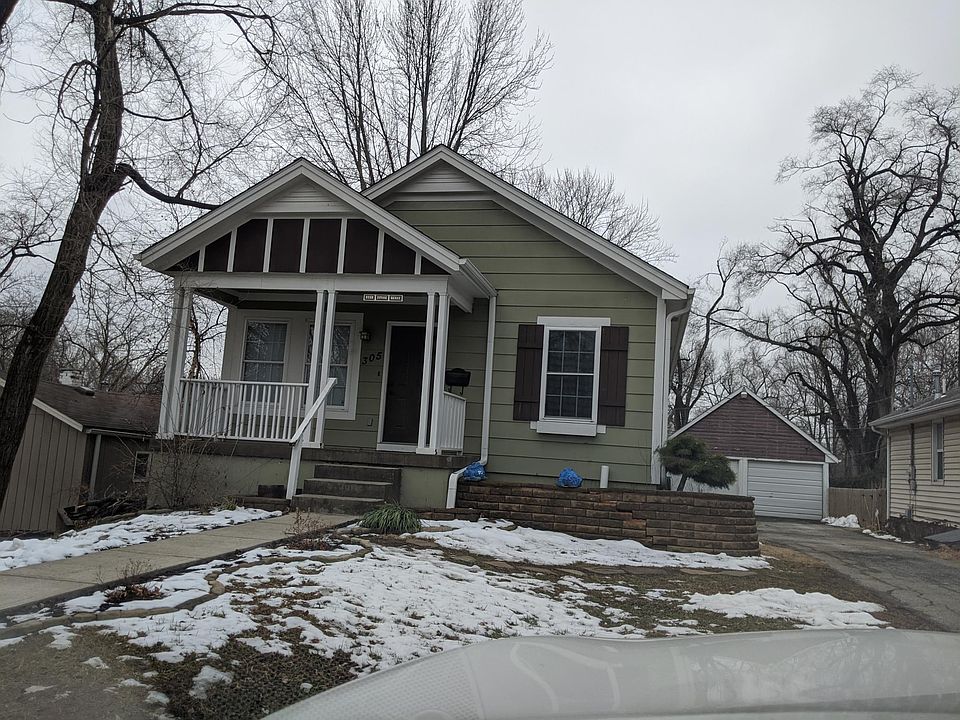 1st image of 305 E 79th St