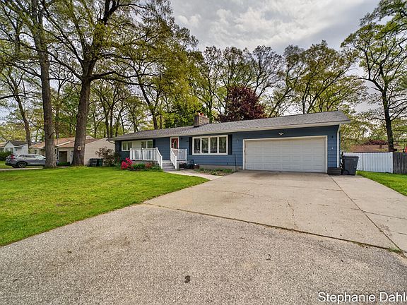 3rd image of 1490 Sunview St