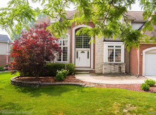 24633 Cavendish Ave E, Novi, MI