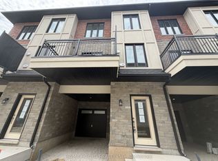 702 Front Royal St, Mississauga, ON L4Y 0G6