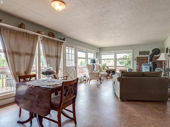 5th image of 4902 NE 51st St