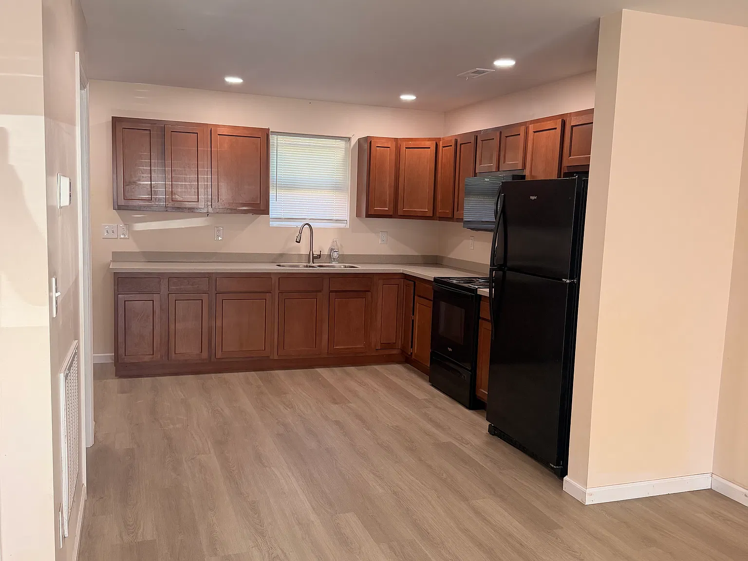 3 bed, 2.5 bath, $1,275 — Photo 3