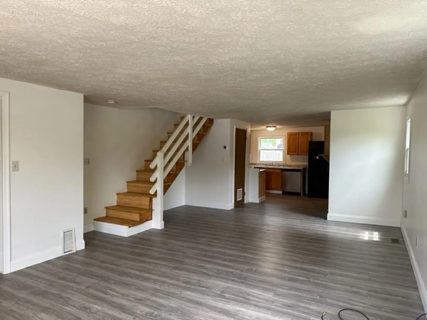 Welcome to a cozy 3 bedroom 1.5 bathroom home located in the charming town of Hummelstown, PA Low... — Photo 3