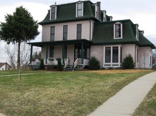 209 E Main St, Epworth, IA 52045