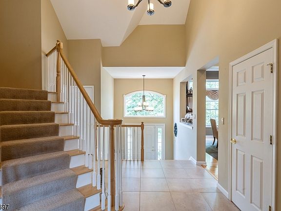3rd image of 7 Lonergan Ln