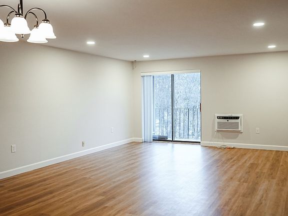 2nd image of 1321 Worcester Rd APT 501