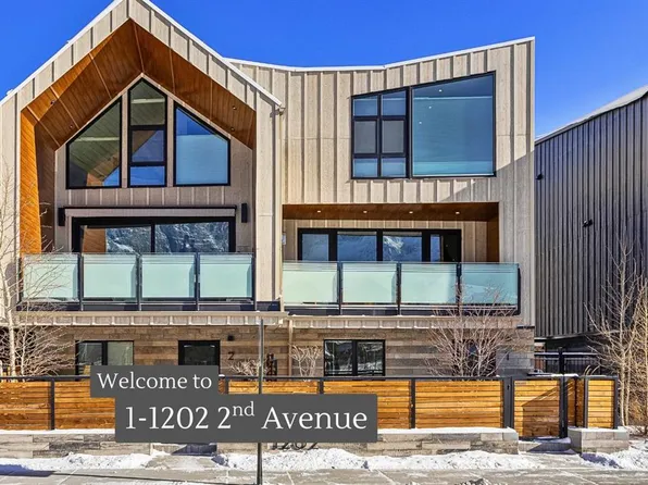 1202 S 2nd Ave #1, Canmore, AB T1W 1N1